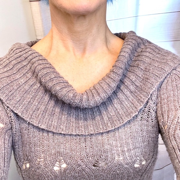 🔥2/$10 |•TWO-ONE-TWO NEW YORK•| Pretty Brown Wide Cowl Neck Sweater Size Large - Picture 9 of 12